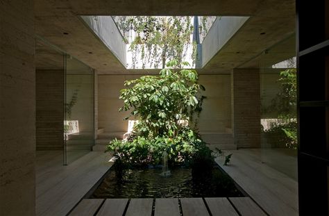 13 Stunning Inner Courtyards,Spa Querétaro / Ambrosi I Etchegaray . Image © Luis Gordoa Yoga And Meditation Space, Vstupná Hala, Indoor Courtyard, Terrasse Design, Internal Courtyard, Tropical House, Patio Interior, Courtyard House, Courtyard Garden