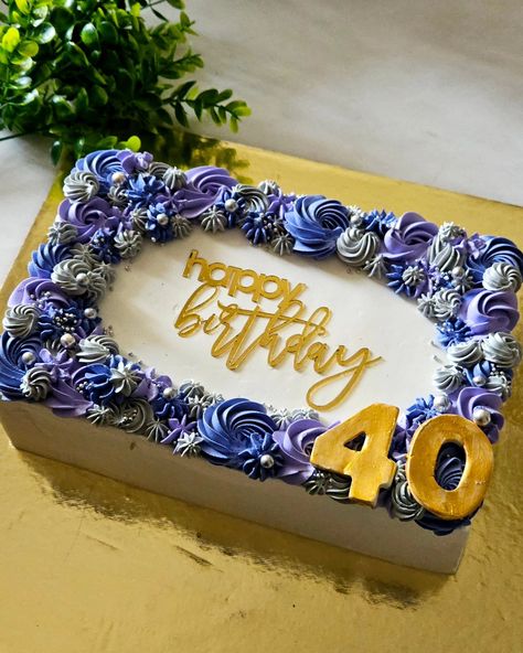 ✨️The visual appeal of a simple sheet cake can be greatly enhanced by employing a well-balanced color palette and complementary piping techniques. For a 40th birthday celebration, a color scheme of gray, purple, and blue was chosen, accented with sparkling silver and gold. #40thbirthdaycake #cakeformen #birthdaycakes #sheetcake #whippedcreamcakes #Pinkfrost_patisserie #pinkfrost_minicakes #noidahomebaker #customisecakesinnoida #designercakesinnoida #Noida #noidabakery Purple Black And Silver Birthday Cake, Purple Sheet Cake, Simple Sheet Cake, Whipped Cream Cakes, 25th Birthday Cakes, Birthday Sheet Cakes, Gold Birthday Cake, Gold Sheets, Piping Techniques