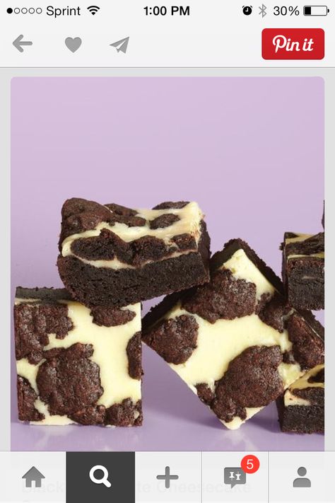 Cow brownie White Cheesecake, Chocolate Crumble, Cheesecake Squares, Cream Cheese Pound Cake, Square Recipes, Creamy Cheesecake, Oreo Cookies, Chocolate Brownies, Brownie Recipes