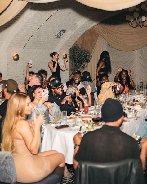 Friend Celebration, Social Event Aesthetic, Fashion Dinner Party, Friends Dinner Party Aesthetic, Attending Events Aesthetic, Friends Celebrating Aesthetic, Dining Out Aesthetic, Hosting Events, Celebrity Party Aesthetic