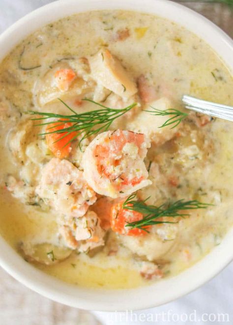 The very best seafood chowder recipe, this creamy seafood chowder is loaded with plenty of seafood, veggies and dill. It's easy to prepare, comforting and totally delicious! #creamyseafoodchowder #bestseafoodchowderrecipe #seafoodchowder #fishchowderrecipe #howtomakefishchowder #easyseafoodchowder #howtomakeseafoodchowder #seafoodchowderwithbacon Best Seafood Chowder Recipe, Seafood Chowder Recipe, Sup Ikan, Creamy Seafood, Seafood Soup Recipes, Chowder Recipes Seafood, Chowder Soup, Seafood Chowder, Chowder Recipe