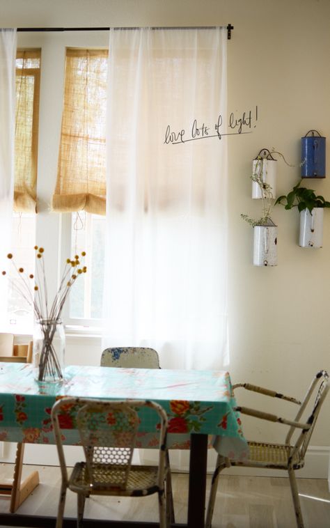 burlap and cheesecloth window covering. could do this with burlap and lace in bathroom. love the oilcloth on table and the metal chairs. Cheesecloth Curtains, Dining Room Window Treatments, Curtains Diy, Dining Room Windows, Burlap Curtains, Home Window, Deco Retro, Window Room, Window Dressings