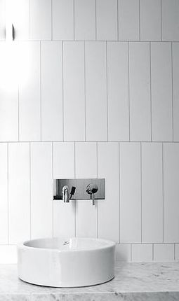 Related image Tub Ideas, Bad Inspiration, Modern Farmhouse Bathroom, Bathroom Tub, Bathroom Tile Designs, Bathroom Shower Tile, Sopot, Bathroom Backsplash, Trendy Bathroom