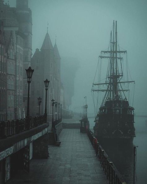 Gothic Sea Aesthetic, 1800s Dark Aesthetic, Foggy Coastal Town, New England Gothic, Gothic London, Victorian Era Aesthetic, Goth Architecture, Vampire Castle, Dark Harbor