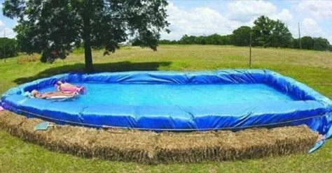 People Are Making DIY Swimming Pools Out Of Hay Bales Hay Bale Pool, Backyard Waterpark, Bales Of Hay, Building A Swimming Pool, Diy Swimming Pool, Stock Tank Pool, Tank Pool, Rectangular Pool, Backyard Entertaining