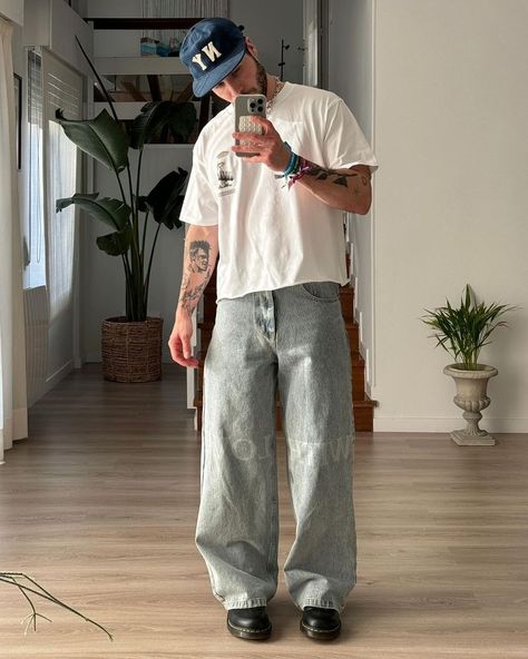 Mens Outfits Streetwear, Streetwear Couple, Fashion Athleisure, Baggy Jeans Outfit, Jeans Outfit Men, Classy Outfits Men, Clothes Men, Y2k Tops, Street Style Outfits Men