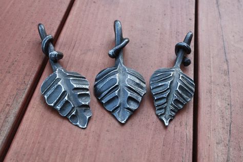 Forged Leaf, Blacksmithing Projects, Blacksmithing Ideas, Black Smithing, Blacksmith Projects, Backpack Decoration, Forging Metal, Hand Forged Iron, Iron Work