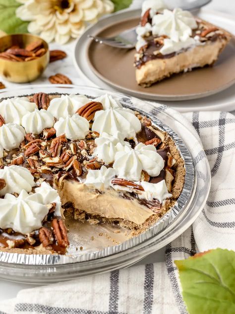 No Bake Turtle Pie - with Pecan Crust - Entirely Elizabeth No Bake Turtle Pie, Turtle Pie Recipe, Pecan Crust Recipe, Desserts For Thanksgiving, Best Amish Recipes, Turtle Pie, Caramel Pecans, Pecan Pie Crust, Pecan Crust