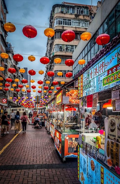 temple street night market in hong kong