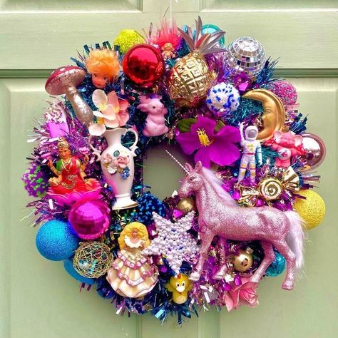 Kitschy Christmas Wreath, Maxamilist Christmas, Colorful Wreaths Christmas, Colourful Christmas Wreath, Kitsch Christmas Wreath, Kitsch Christmas Diy, Kitschy Christmas Decor, Colorful Diy Decor, Maximalist Christmas Decor