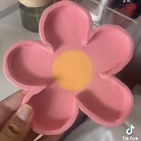 Flower Tray Clay, Cute Clay Jewelry Tray, Good Images, Easy Clay Sculptures, Clay Dish, Flower Tray, Closer Movie, Sculpture Art Clay, Clay Diy Projects