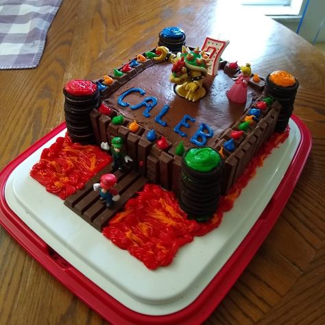 Super Mario Castle Cake, Mario Cakes Ideas, Easy Mario Cakes Birthday, Diy Mario Cake Easy, Mario Castle Cake, Super Mario Cake Diy, Mario Birthday Cake Ideas, Super Mario Bros Cake Ideas, Super Mario Cakes