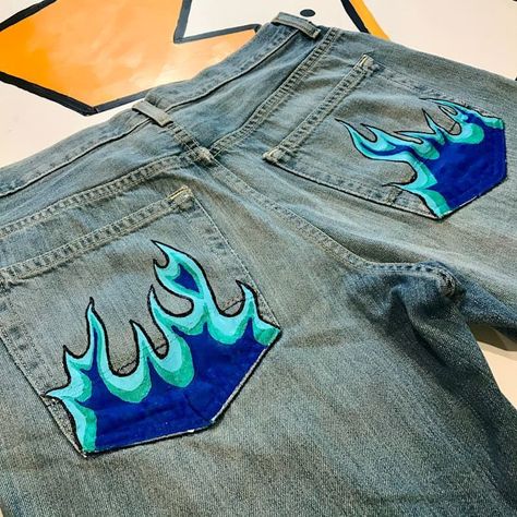 Flame Jeans, Custom Jeans Diy, Punk Fashion Diy, Hand Painted Denim, Estilo Cholo, Diy Pants, Painted Clothes Diy, Denim Art, Blue Flame