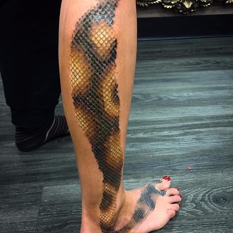 Snake Skin Bracelet, Paul Richards, Snake Scales, Skin Tattoo, Scale Tattoo, Tattoo Magazine, Reptile Skin, World Tattoo, Tattoo Bracelet