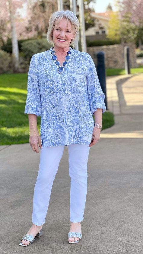 Summer Mom Outfits, Grandma Outfit, Fashionable Mom, Grandma Clothes, White Platform Sneakers, Mom Outfit, Summer Outfits For Moms, Cool Summer Outfits, Womens Business Casual