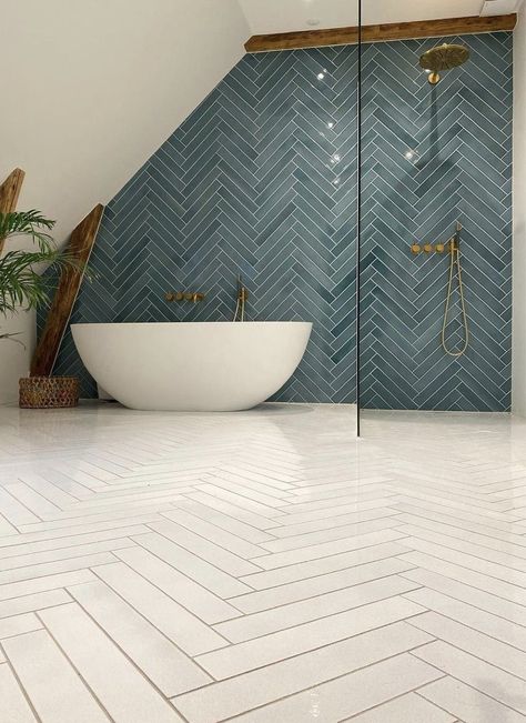 Green Tile Bathroom, Bathroom Inspiration Modern, Bathroom Redesign, Bathroom Tile Designs, Bathroom Design Decor, Bathroom Remodel Shower, Bathroom Inspiration Decor, Upstairs Bathrooms, Bathroom Redo