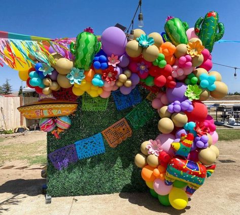 Fiesta Mexicana; Más de 30 Ideas para decorar y organizar tu evento Mexican Fiesta Birthday Party, Mexican Birthday Parties, Mexican Party Decorations, Horse Birthday Parties, Mexican Fiesta Party, Fiesta Birthday Party, Mexican Birthday, Fiesta Theme Party, Mexican Party Theme