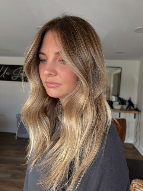 Light Brunette Hair, Rambut Brunette, Summer Blonde Hair, Blonde Hair Transformations, Bronde Balayage, Brown Hair Inspo, Bronde Hair, Brunette Hair With Highlights, Dirty Blonde Hair