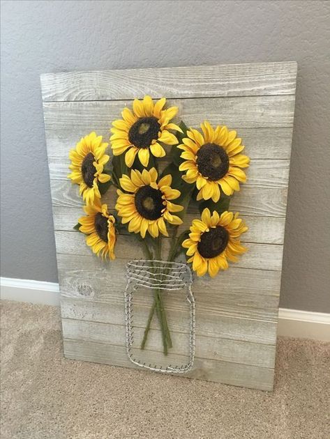 فن الرسم بالمسامير, Pallet Signs Rustic, Sunflower Kitchen Decor, Sunflower Kitchen, Sunflower Decor, Decoration Originale, Diy Tips, Décor Diy, Farmhouse Wall Decor