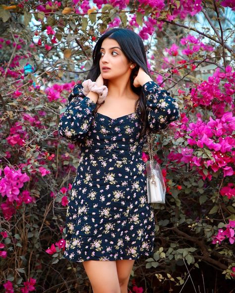 164.7k Likes, 3,168 Comments - Aryanshi Sharma (@aryanshii09) on Instagram: “Happiness over everything ✨💜” Photo Poses One Piece, One Piece Photoshoot Poses Couple, Photography Poses For Short Women, Onepiece Pose Ideas, Photo Pose In One Piece Dress, Onepiece Dresses Aesthetic, Photo Poses For Frock, Poses On One Piece Dress Short, Short Frocks Poses