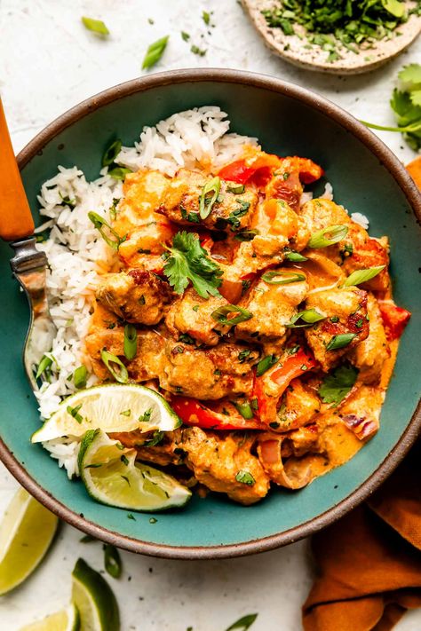 Thai Coconut Salmon Curry, Red Curry Salmon, Coconut Red Curry, Curry Salmon, Salmon Curry, Red Curry Sauce, Salmon Rice Bowl, Salmon Bites, Skillet Dinner Recipes