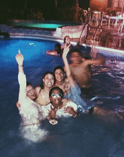 pool party Retro Pool Party Aesthetic, High School Pool Party, Pool Party Alcohol, 2000s Pool Party, Nighttime Pool Party, Pool Party Photography, Pool Party Photoshoot, Disco Pool Party, Blooming Aesthetic