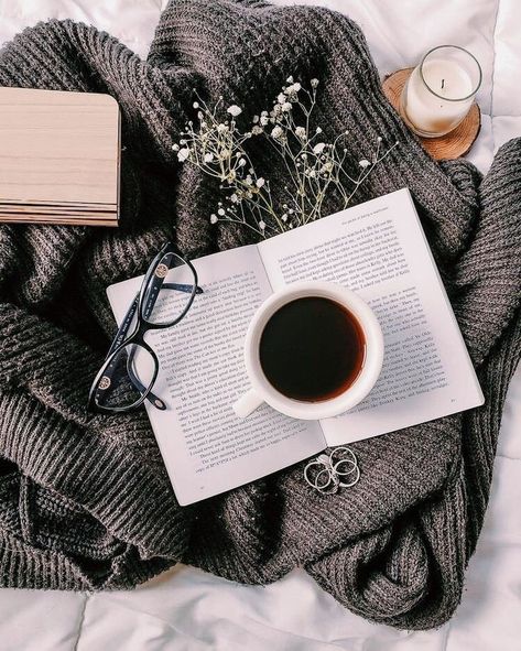 Stop Looking For Love, Book Flatlay, Coffee Book, Book Photography Instagram, An Open Book, Bookstagram Inspiration, Tea And Books, Book Instagram, Image Swag