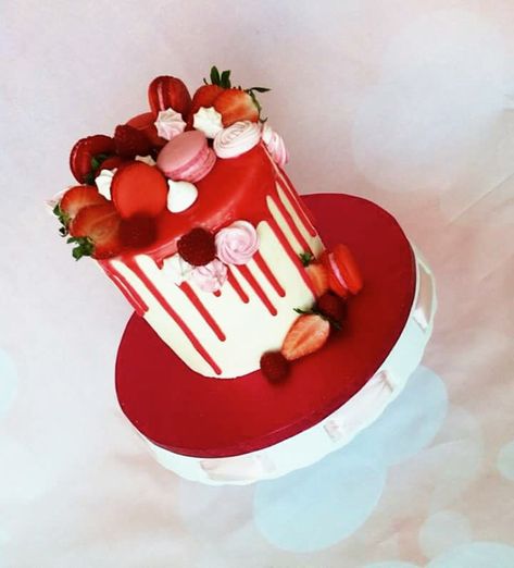 Drip cake by jitapa White Cake With Red Drip, Red Velvet 18th Birthday Cake, Red And White Cake, Red Birthday Cake, Mint Green Cakes, Red Velvet Birthday Cake, Red Birthday Cakes, Bolo Red Velvet, Elegant Birthday Cakes