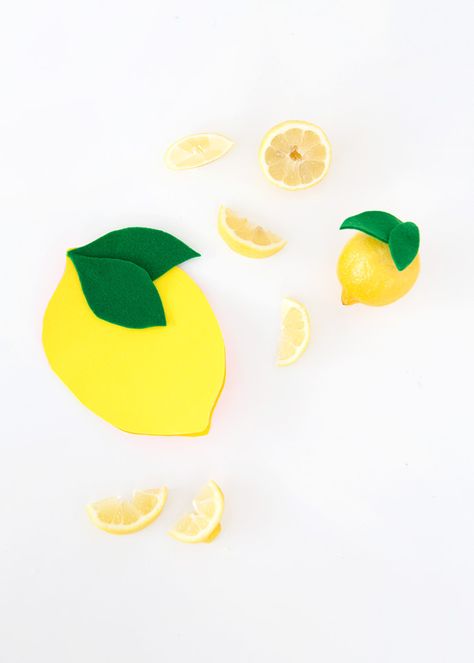 DIY Felt Lemon Notebook Diy Gifts Art, Felt Ornaments Diy, Notebook Handmade, Paper Folder, Handmade Charlotte, Diy Felt, Baby Crib Mobile, Easy Diy Gifts, Baby Makes