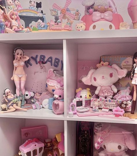 Cutecore Shelf, Kawaii Shelf, Cutecore Figures, Kawaii Room Ideas, Kawaii Cutecore, Kawaii Bedroom, Room Shelf, Otaku Room, Charmmy Kitty