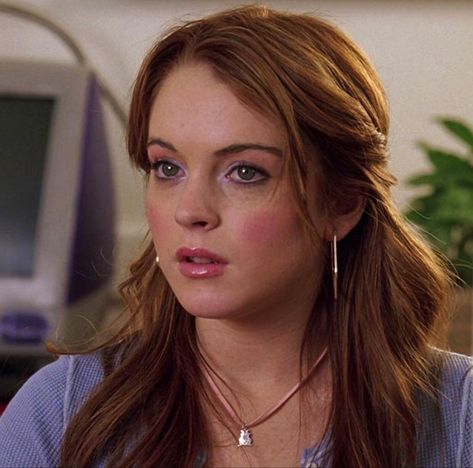 Cady Heron Icons, Cady Mean Girl, Lindsay Lohan Mean Girls, Lindsay Lohan 2000s, Red Head Halloween Costumes, Mean Girls Aesthetic, Cady Heron, Coquette Icon, Girl Celebrities