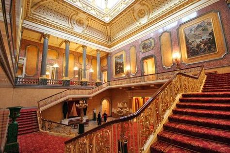 Lancaster House grand hall and staircase Marlborough House, Italian Style Home, Lancaster House, Wilton House, Hatfield House, Victorian Interiors, House London, Wooden Staircases, Scottish Castles