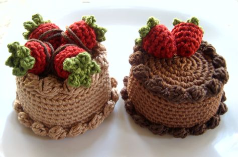 Free Patterns Crochet Cake, Craft Crochet, Confection Au Crochet, Handmade Yarn, Pola Amigurumi, Cake Craft, Crochet Food, Diy Crochet Projects, Love Crochet