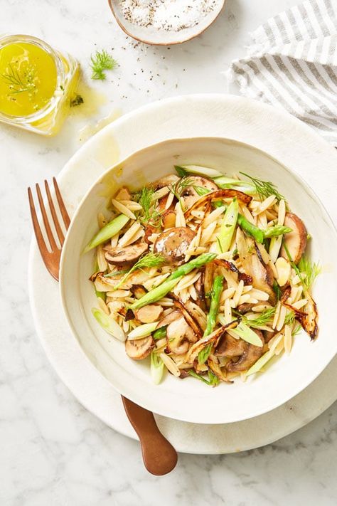 Mushroom And Asparagus Grain Bowl - DeLallo Crunchy Asparagus, Italian Pastas, Mushroom Asparagus, Meatless Meals Healthy, Pea Pasta, Balanced Eating, How To Cook Orzo, Sautéed Mushrooms, Grain Bowls