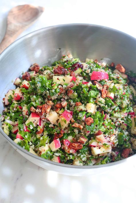 Autumn Apple Quinoa and Kale Salad. - Healthy Elizabeth Healthy Elizabeth, Swiss Chard Salad, Chard Salad, Cold Apple Cider, Jewish Dishes, Apple Quinoa, Kale Quinoa, Healing Diet, Raw Apple Cider Vinegar