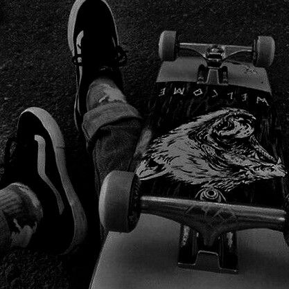 Skaterboy Aesthetic, Dark Academia Widget, Aesthetic Skateboard, Skater Boi, Skate Vibes, Skate Aesthetic, Skateboard Aesthetic, Skating Aesthetic, Skateboard Photography