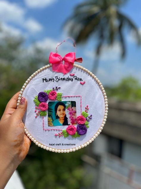 Embroidery Hoop Picture Frame, Embroidery Photo Frame, Photo Hoop, Easy Birthday Cards, Embroidered Photography, Easy Birthday Cards Diy, Hoop Crafts, Photo Embroidery, Chaniya Choli Designs