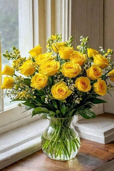 Yellow Rose Bouquet, Yellow Rose Flower, Rose Centerpieces, Cute Flower Wallpapers, Fresh Flowers Arrangements, Beautiful Flower Arrangements, Beautiful Flowers Pictures, Arte Floral, Good Morning Flowers