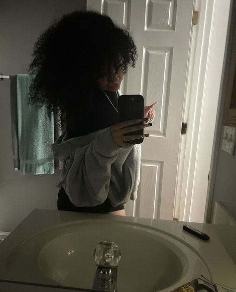 No Face Curly Hair, Hair Pics For Instagram, Curly Hair Mirror Pic, Black Curly Hair Aesthetic Faceless, Lightskins Girls With Curly Hair, Pretty Selfies Ideas Natural, Hair Mirror, Risky Pictures, Afro Latina