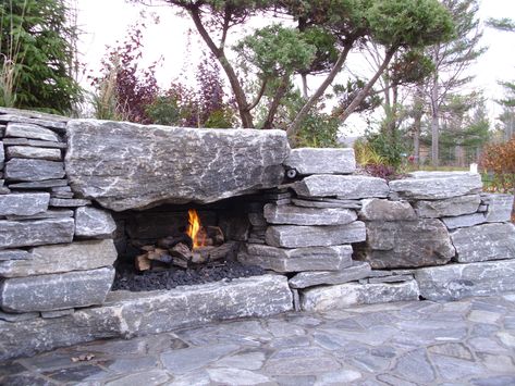 Boulder Fireplace, Slate Fire Pit, Stone Fireplace Outdoor, Natural Stone Fire Pit, Natural Stone Fireplace, Natural Fire Pit, Rustic Outdoor Fireplaces, Art Fireplace, Outdoor Stone Fireplaces