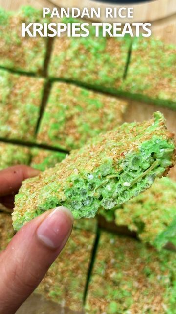 Pandan Rice Crispy Treats, Pandan Extract Recipes, Cocnut Rice, Dessicated Coconut, Rice Krispies Recipe, Easy Treats To Make, White Marshmallows, Rice Krispies Treats, Easy Treat