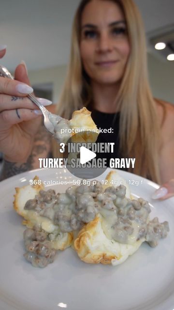 Low Calorie Gravy, Turkey Sausage Gravy And Biscuits, Cottage Cheese Sausage Gravy, Cottage Cheese Whipped, Cottage Cheese Chicken, Breakfast Gravy, Healthy Biscuits, Protein Breakfasts, Cottage Cheese Breakfast