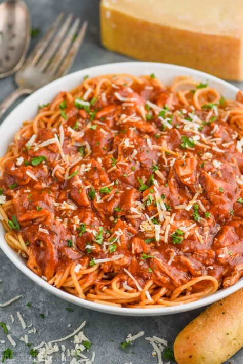 This Chicken Spaghetti Recipe is a delicious red sauce, complimented perfectly with chicken and served over spaghetti - a family favorite! Chicken With Spaghetti Sauce, Red Sauce Pasta Recipe, Baked Chicken Spaghetti, Chicken Spaghetti Recipe, Red Sauce Recipe, Homemade Cajun Seasoning, Chicken Spaghetti Recipes, Chicken Tikka Masala Recipes, Red Sauce Pasta