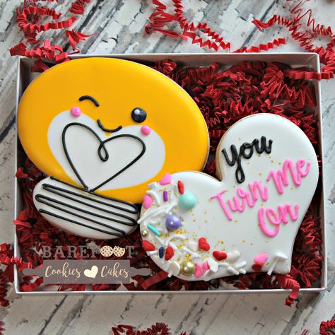 Valentine Foods, Vday Cookies, Flood Cookies, Valentines Funny, Caribbean Foods, Valentine Cookies Decorated, Valentines Day Sugar Cookies, Valentine Cookie, Valentines Cookies