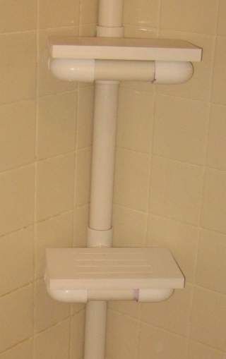 Tired of buying corner shower stands that are bound to rust in no time? The metal screws used by these stands offer no way to prevent rusting in your shower! Here’s a hack that will show you how to build your own out of PVC piping. Best of all, it is cost-effective, durable, and it won’t rust! Diy Bathroom Hacks, Pvc Pipe Furniture, Diy Projects Pvc Pipes, Pvc Crafts, Craft Aesthetic, Pvc Furniture, Bathroom Improvements, Pvc Pipe Crafts, Pvc Pipe Projects