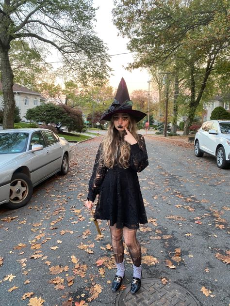 Thrifted Witch Costume, Easy Diy Witch Costume, Casual Witch Costume, Cute Witch Costume For Women, Easy Witch Costume Women, Basic Witch Costume, Simple Witch Costume, Witchy Halloween Costumes, Easy Witch Costume