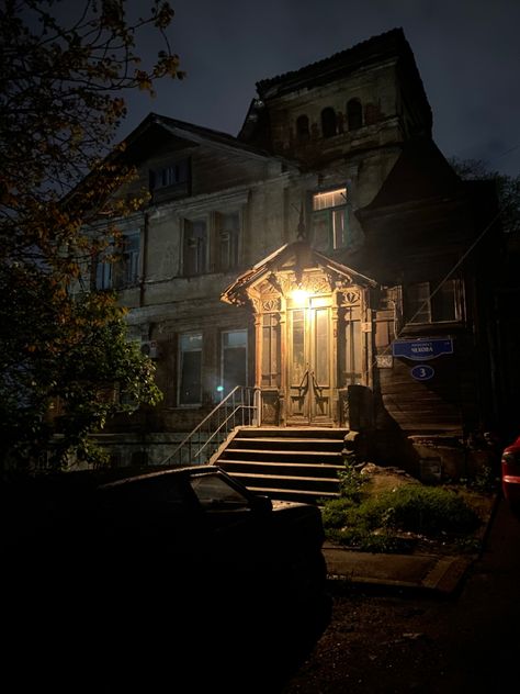 Old House Asthetics, Empty House Aesthetic, Dark House Interior, Mysterious House, Scary Photography, Scary House, Creepy Old Houses, Old Fashioned House, English Project