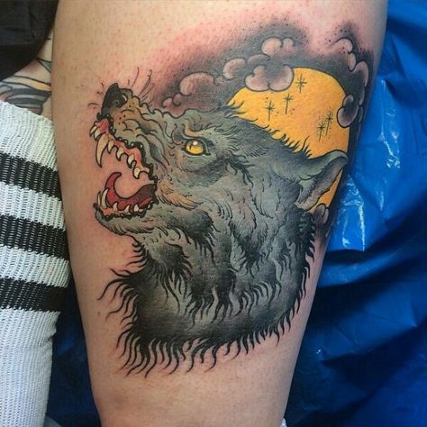 Modern traditional colored thigh tattoo of werewolf with yellow moon - Tattooimages.biz Samurai Tattoos, Tattoo Mens, Werewolf Tattoo, Thigh Tattoo Men, Thigh Tat, Eyes Tattoo, Tattoo Thigh, New Wallpapers, Tattoo Skin