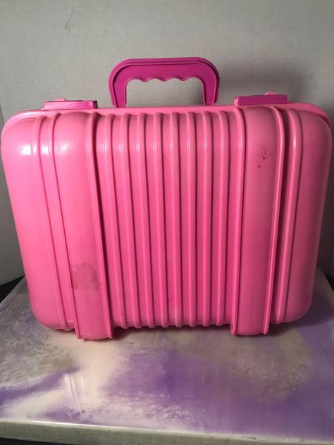 Barbie Travel Case, Barbie Suitcase, 90s Kids Remember, Plastic Man, Doll Case, 90s Girl, Plastic Doll, Pink Accessories, 90s Nostalgia