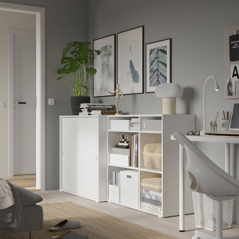 La serie VIHALS è coordinata per permetterti di armonizzare i diversi ambienti della tua casa. Questa combinazione risponde a diverse esigenze e si adatta facilmente a qualsiasi ambiente grazie alla sua funzionalità e al design semplice. Modern Armoire, Ikea Italia, Free Standing Wardrobe, Corner Wardrobe, Organization Furniture, Wardrobe Armoire, Home Upgrades, Cabinet Cupboard, Furniture Styles